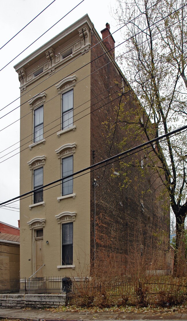 1807 Highland Ave in Cincinnati, OH - Building Photo - Building Photo