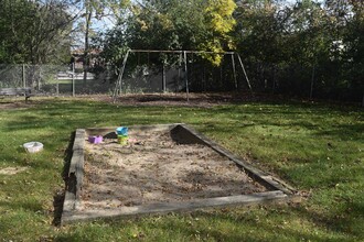 Apple Lane Low/Income Family Housing in Milwaukee, WI - Building Photo - Building Photo