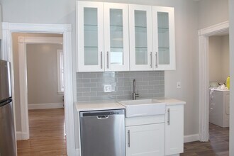 61 Wenham, Unit 2 in Boston, MA - Building Photo - Building Photo