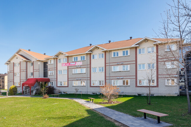 Residence Estudiantes Montmorency in Laval, QC - Building Photo - Building Photo