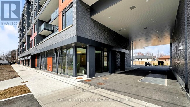 700 Sheppard Ave W in Toronto, ON - Building Photo - Building Photo