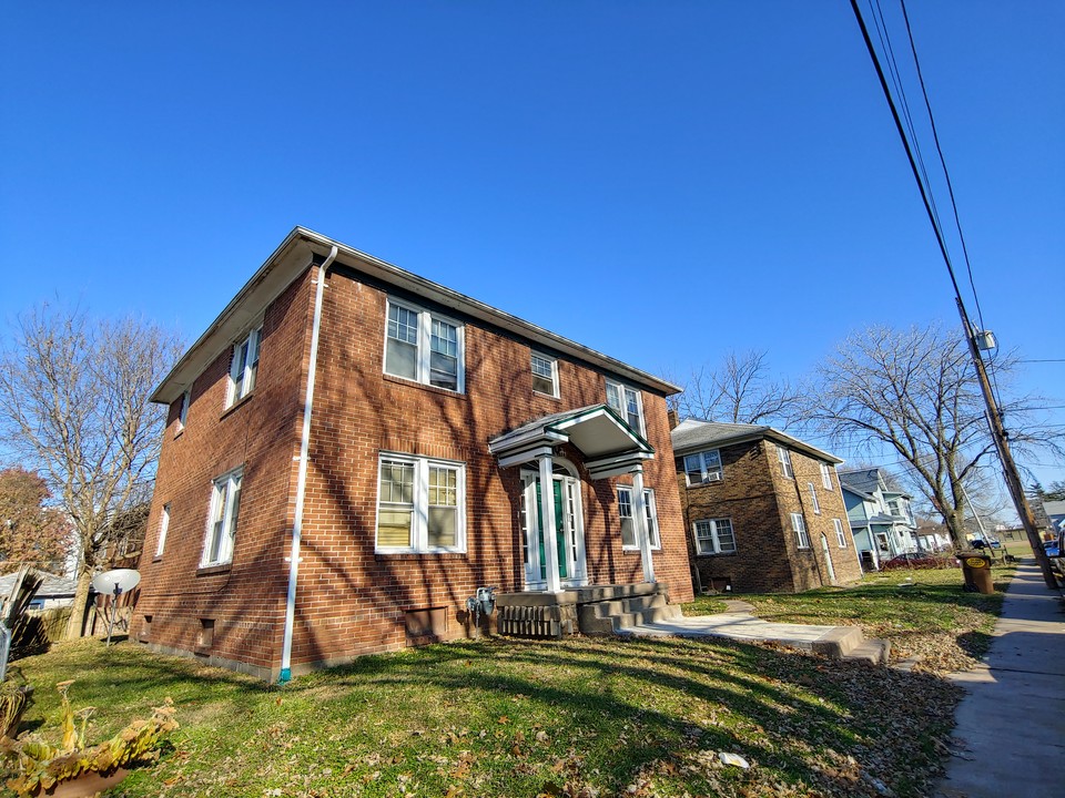 416 W 13th St in Davenport, IA - Building Photo