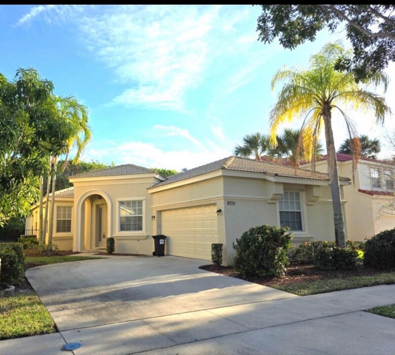 9710 Wyeth Ct in Wellington, FL - Building Photo
