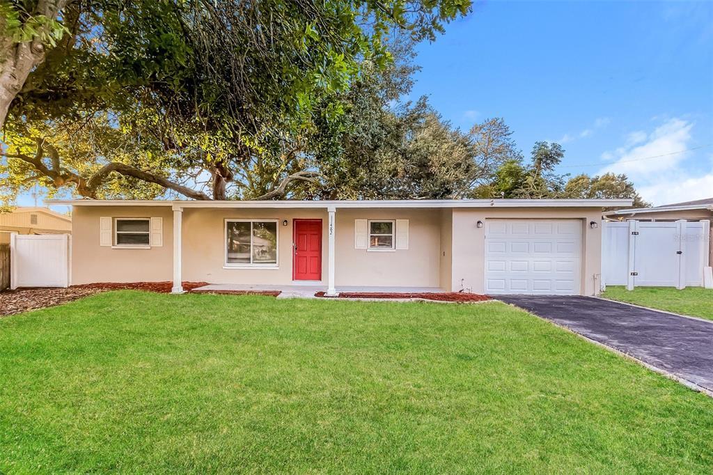 11482 76th Ave N in Seminole, FL - Building Photo