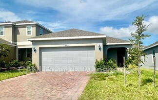 1889 Ross Hammock Ave in Groveland, FL - Building Photo