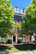 478 Ferdinand Day Dr in Alexandria, VA - Building Photo