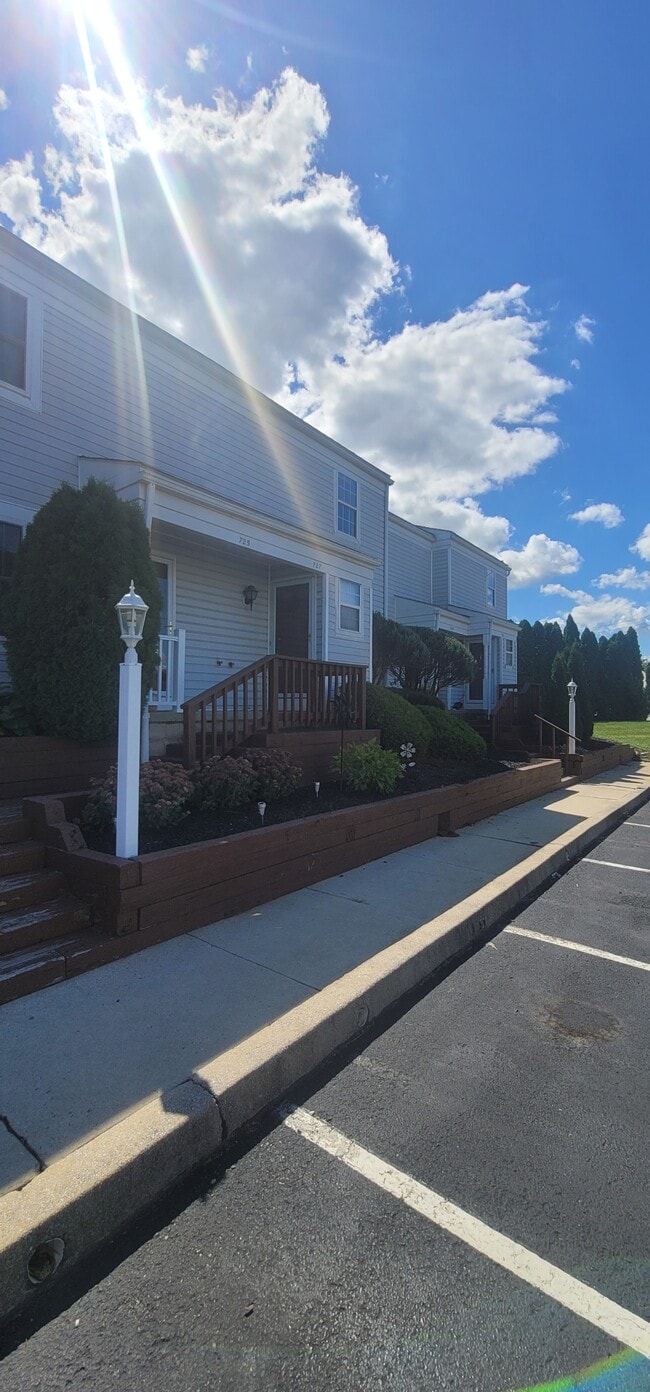 property at 727 Old Silver Springs Rd