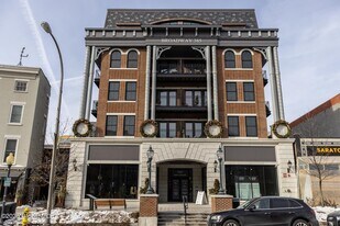 385 Broadway in Saratoga Springs, NY - Building Photo