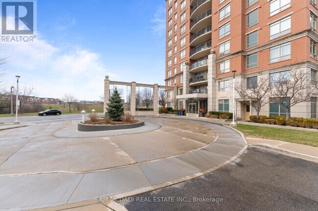 2365 Central Park Dr in Oakville, ON - Building Photo - Building Photo