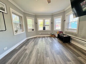 1421 W Hutchinson St, Unit 2 in Chicago, IL - Building Photo - Building Photo
