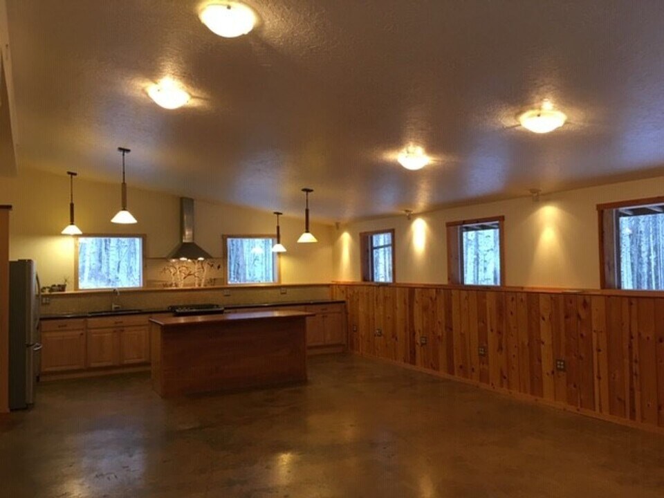 750 Spudwood Rd in Fairbanks, AK - Building Photo