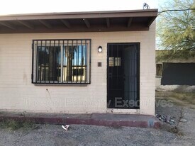 232 W Flores St in Tucson, AZ - Building Photo