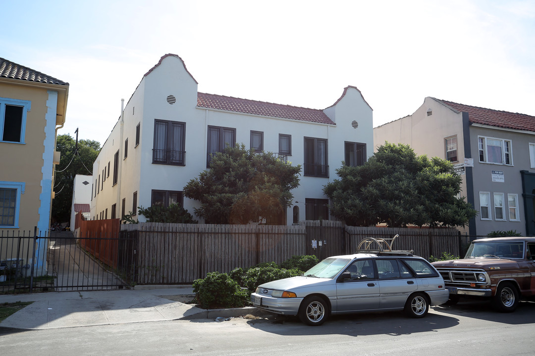 122-124 1/2 S Westmoreland Ave in Los Angeles, CA - Building Photo