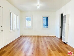 3714 S St Andrews Pl in Los Angeles, CA - Building Photo - Building Photo
