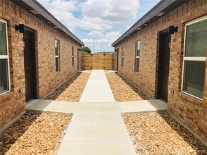 3904 Valeria St, Unit 1 in Edinburg, TX - Building Photo - Building Photo