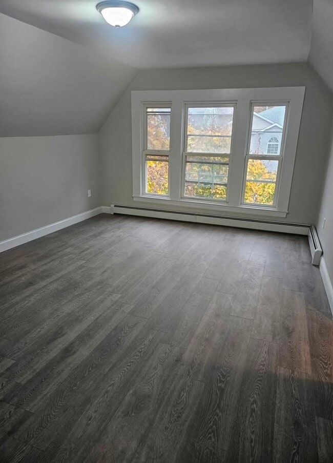 132 Seymour Ave, Unit #3 in Newark, NJ - Foto de edificio - Building Photo