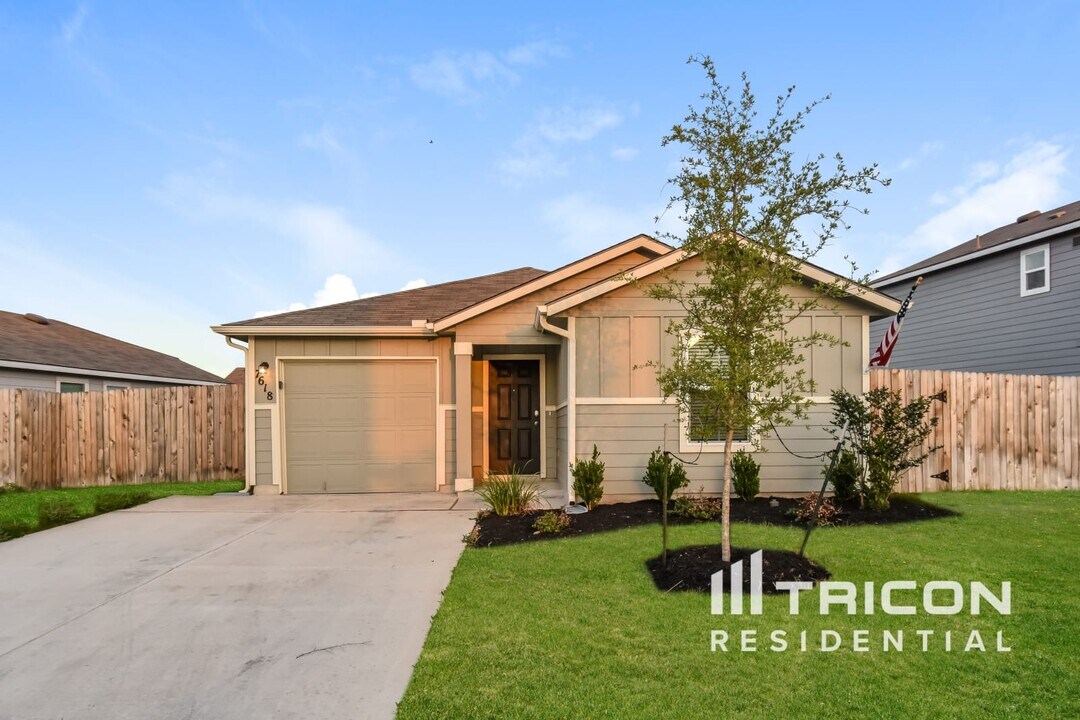 7618 Hercules Point in San Antonio, TX - Building Photo