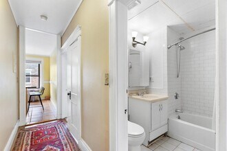 378 Riverway, Unit 8 in Boston, MA - Foto de edificio - Building Photo