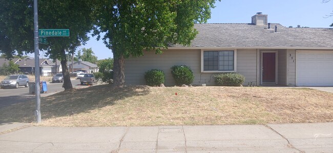 351 Pinedale Ave in Sacramento, CA - Building Photo - Building Photo