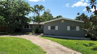1530 Passaic Ave in Ft. Myers, FL - Building Photo