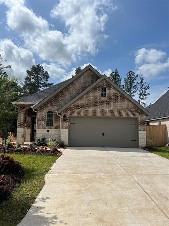 508 Burnaby Ct in Montgomery, TX - Building Photo
