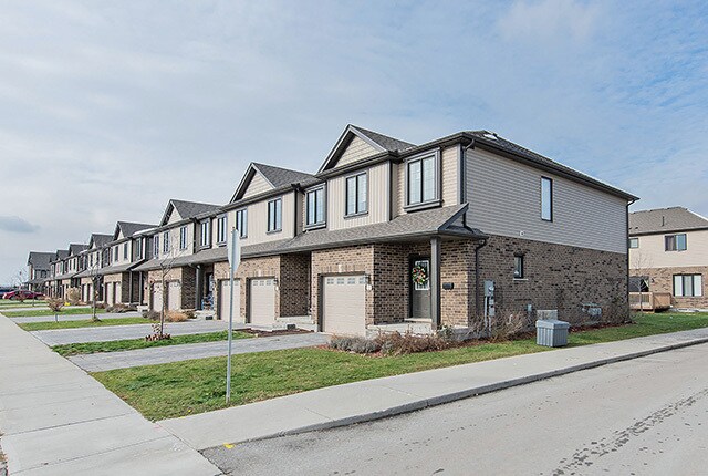 705 Freeport St in London, ON - Building Photo