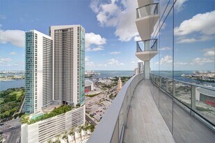 851 NE 1st Ave in Miami, FL - Building Photo