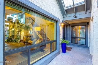 5822 N Scottsdale Rd in Scottsdale, AZ - Building Photo - Building Photo