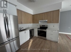 60 Donald St in Barrie, ON - Building Photo - Building Photo