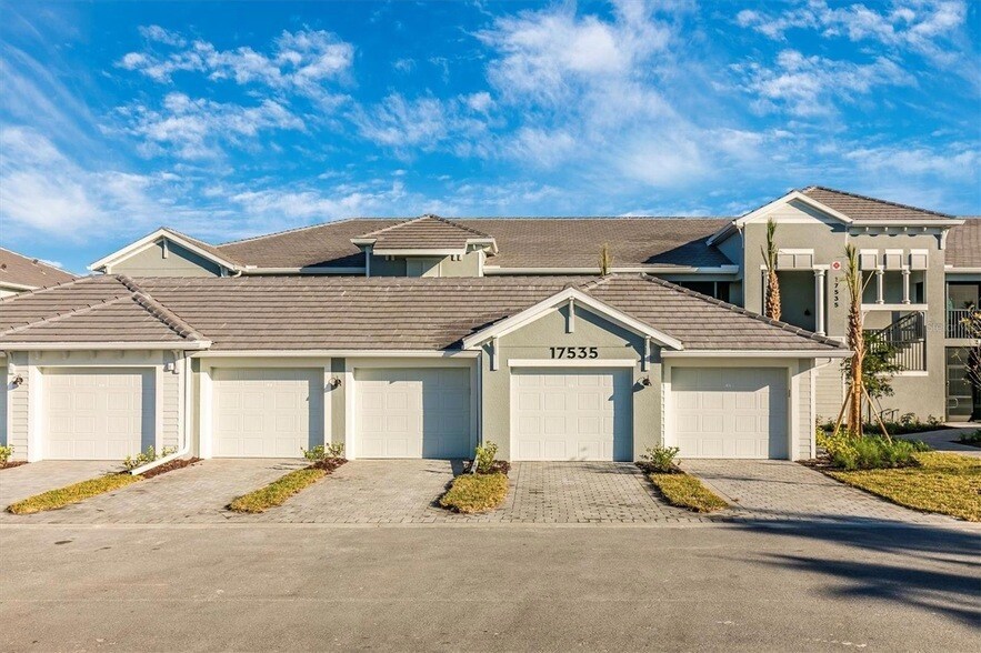 17535 Opal Sand Dr, Unit 102 in Venice, FL - Building Photo