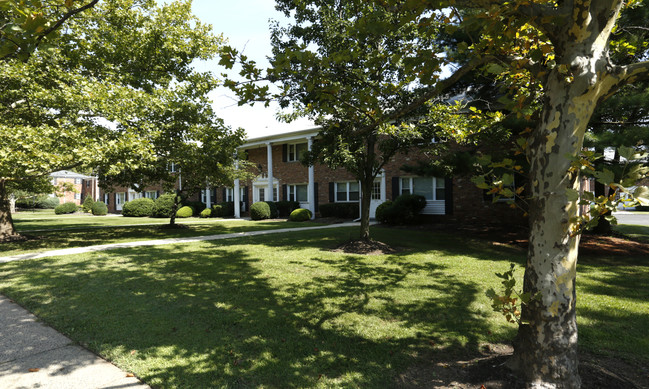 Greenfield Gardens in Edison, NJ - Foto de edificio - Building Photo