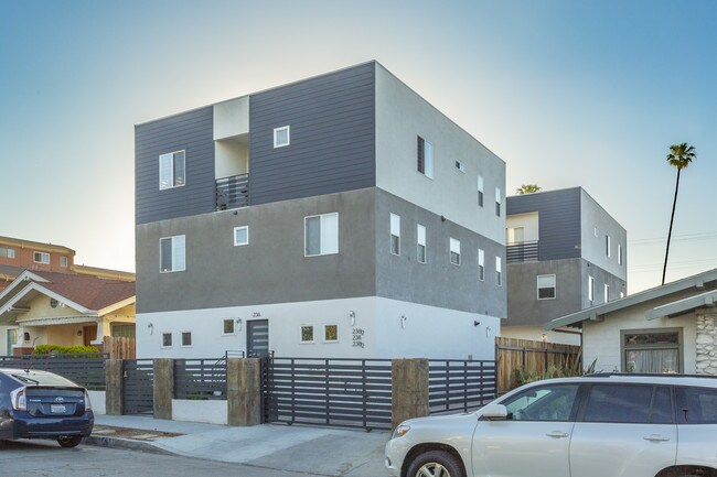 236 N Dillon St in Los Angeles, CA - Building Photo - Building Photo