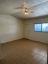 Comal Apartments in New Braunfels, TX - Foto de edificio - Building Photo