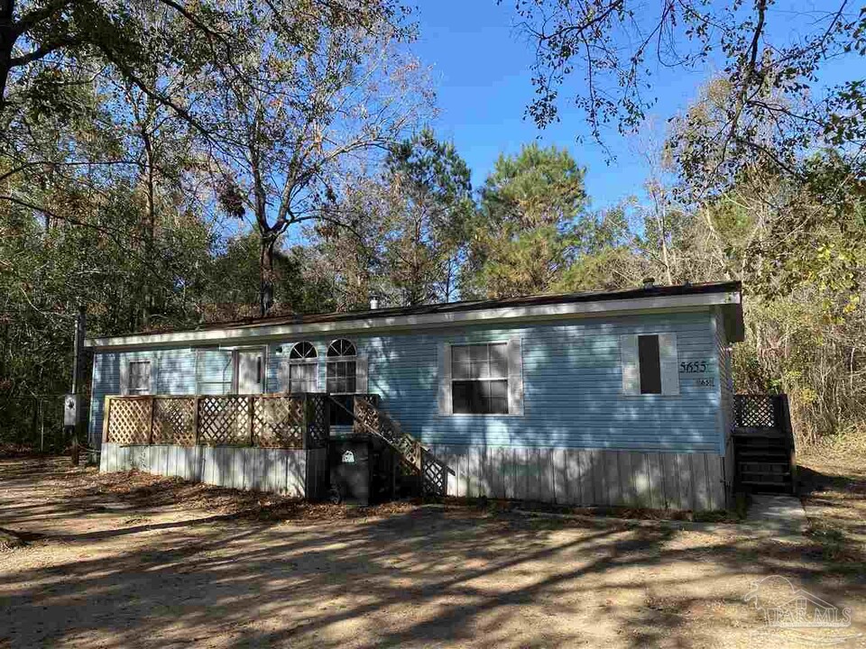 5655 Munson Hwy in Milton, FL - Building Photo