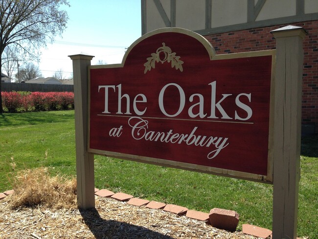 Oaks at Canterbury in Ottawa, KS - Foto de edificio - Building Photo