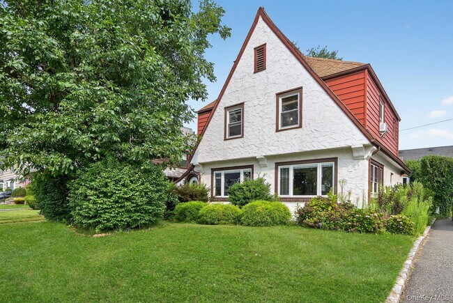 property at 63 Willow St