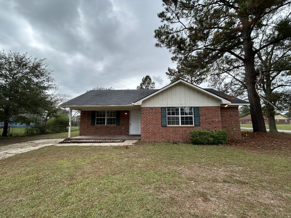 236 Sheila Dr in Hinesville, GA - Building Photo