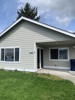 208 Noble St in Sumas, WA - Building Photo