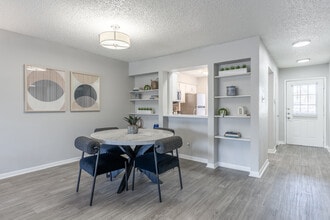 Las Colinas Heights in Irving, TX - Foto de edificio - Interior Photo