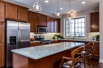 18147 Hamel Rd in Plymouth, MN - Building Photo - Building Photo