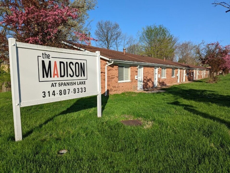 1574-1574 Leonaire Ct in St. Louis, MO - Building Photo