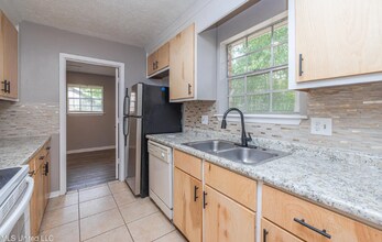 965 N Valley Falls Rd in Jackson, MS - Building Photo - Building Photo