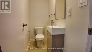 56 Grn Gdns Blvd in Toronto, ON - Building Photo - Building Photo