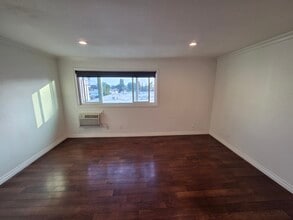 1344 N Martel Ave, Unit 305 in Los Angeles, CA - Building Photo - Building Photo