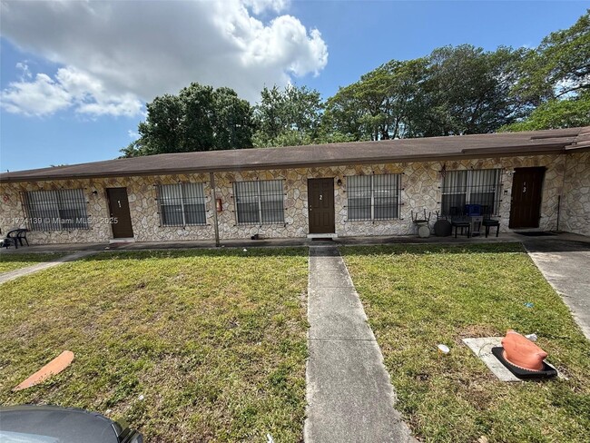 2613 NW 18th Terrace in Oakland Park, FL - Building Photo - Building Photo