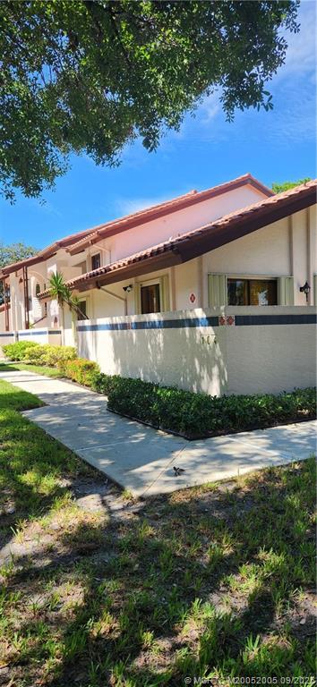 6001 SE Martinique Dr in Stuart, FL - Building Photo - Building Photo