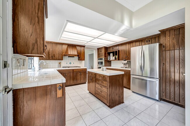 30428 Penrod Dr in Agoura Hills, CA - Building Photo - Building Photo