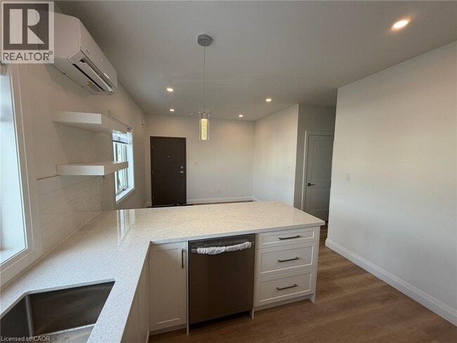 137 Whitley St in Cambridge, ON - Building Photo - Building Photo