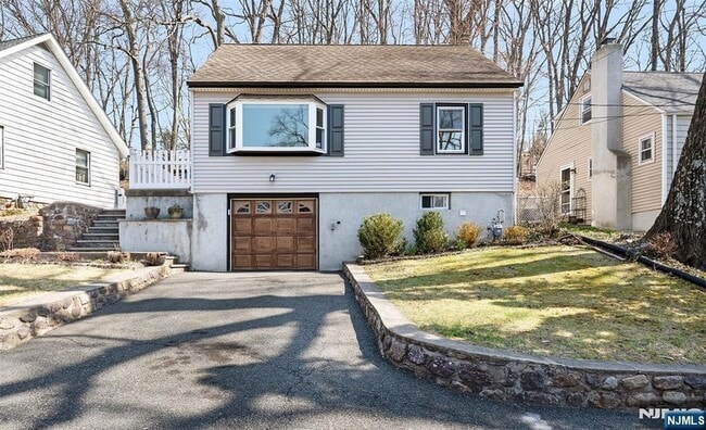 property at 83 Chestnut Hill Dr W