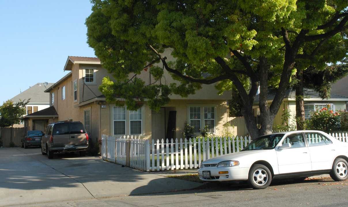 83 W First St in Morgan Hill, CA - Building Photo